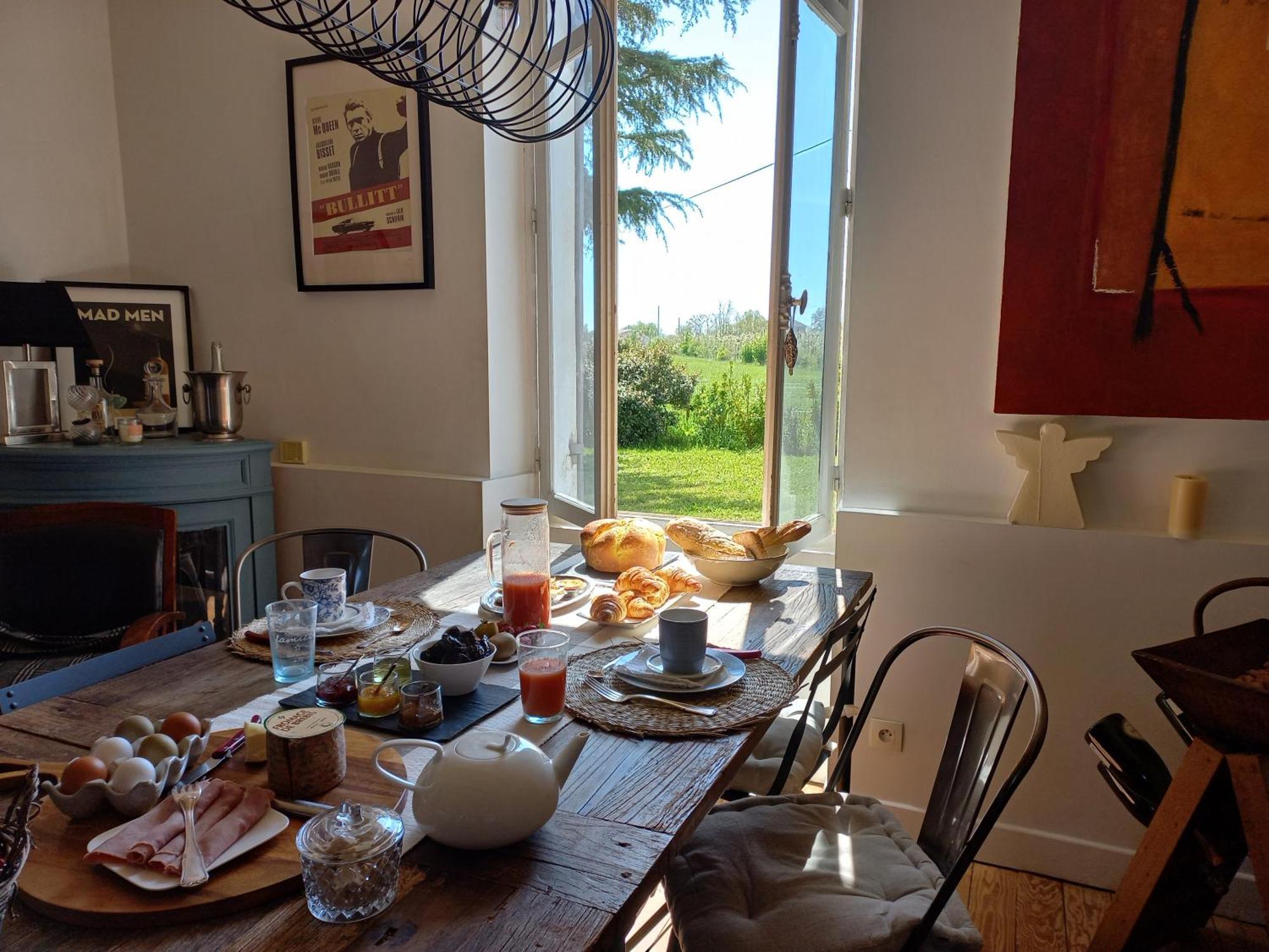 Bed and Breakfast L' Embellie Sur Lot Sainte-Livrade-sur-Lot Zewnętrze zdjęcie