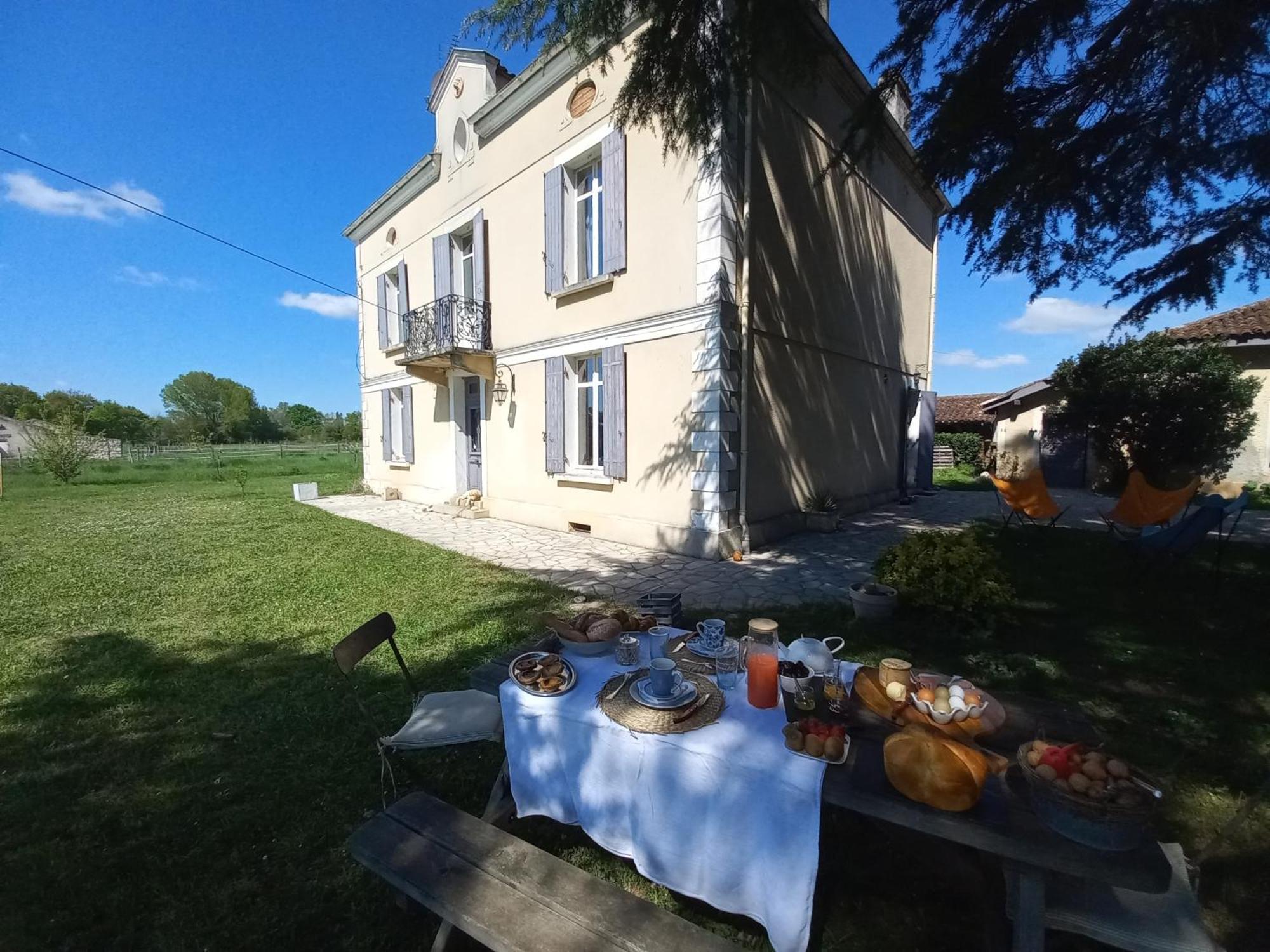 Bed and Breakfast L' Embellie Sur Lot Sainte-Livrade-sur-Lot Zewnętrze zdjęcie
